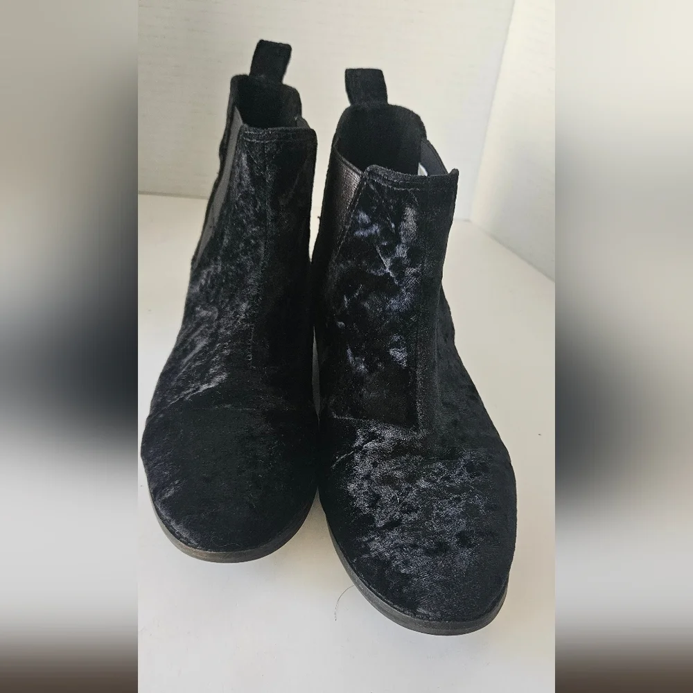 TOMS Ella Chelsea Black‎ Crushed Velvet Ankle Boots Size 9.5